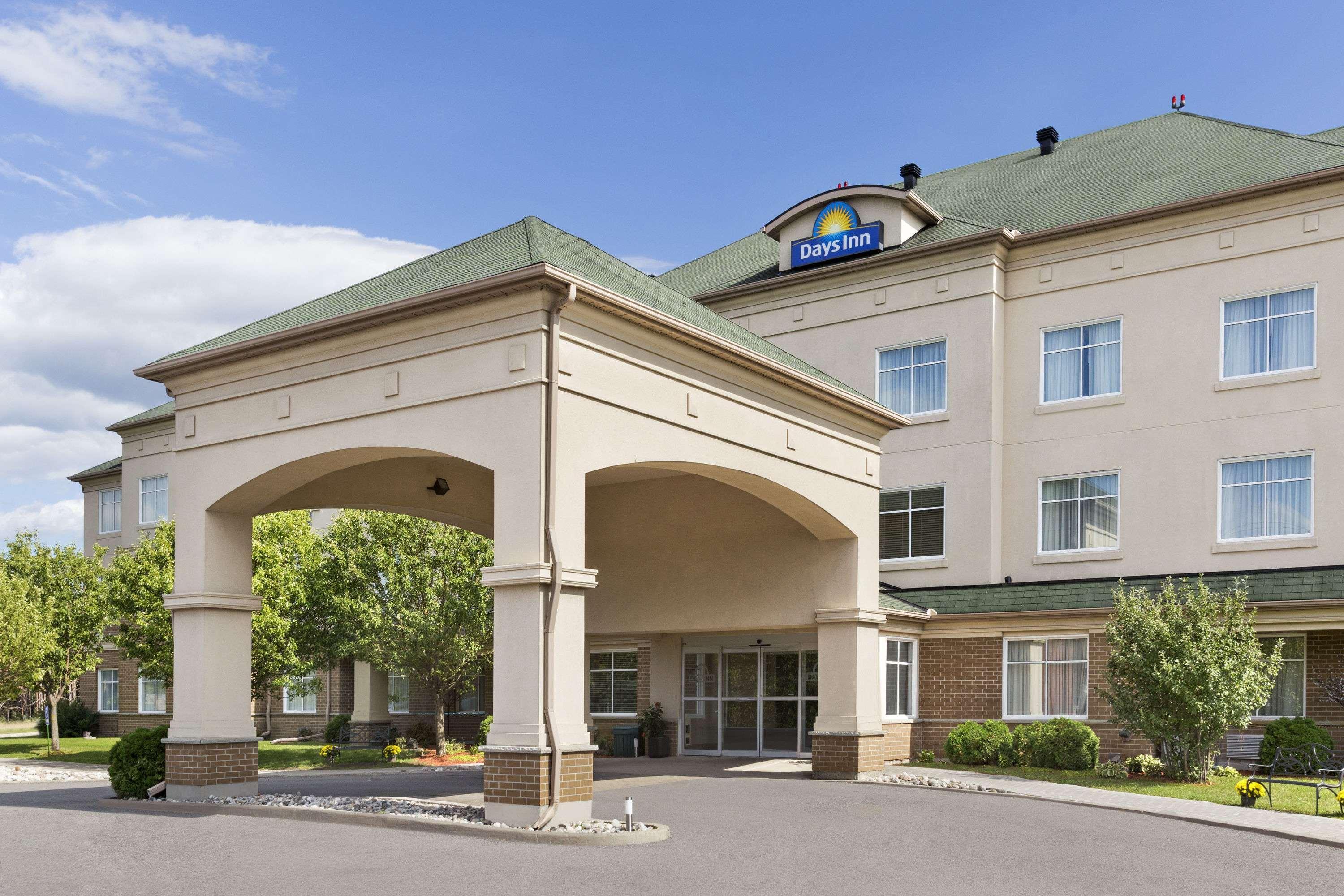 Days Inn By Wyndham Ottawa Airport Exterior foto