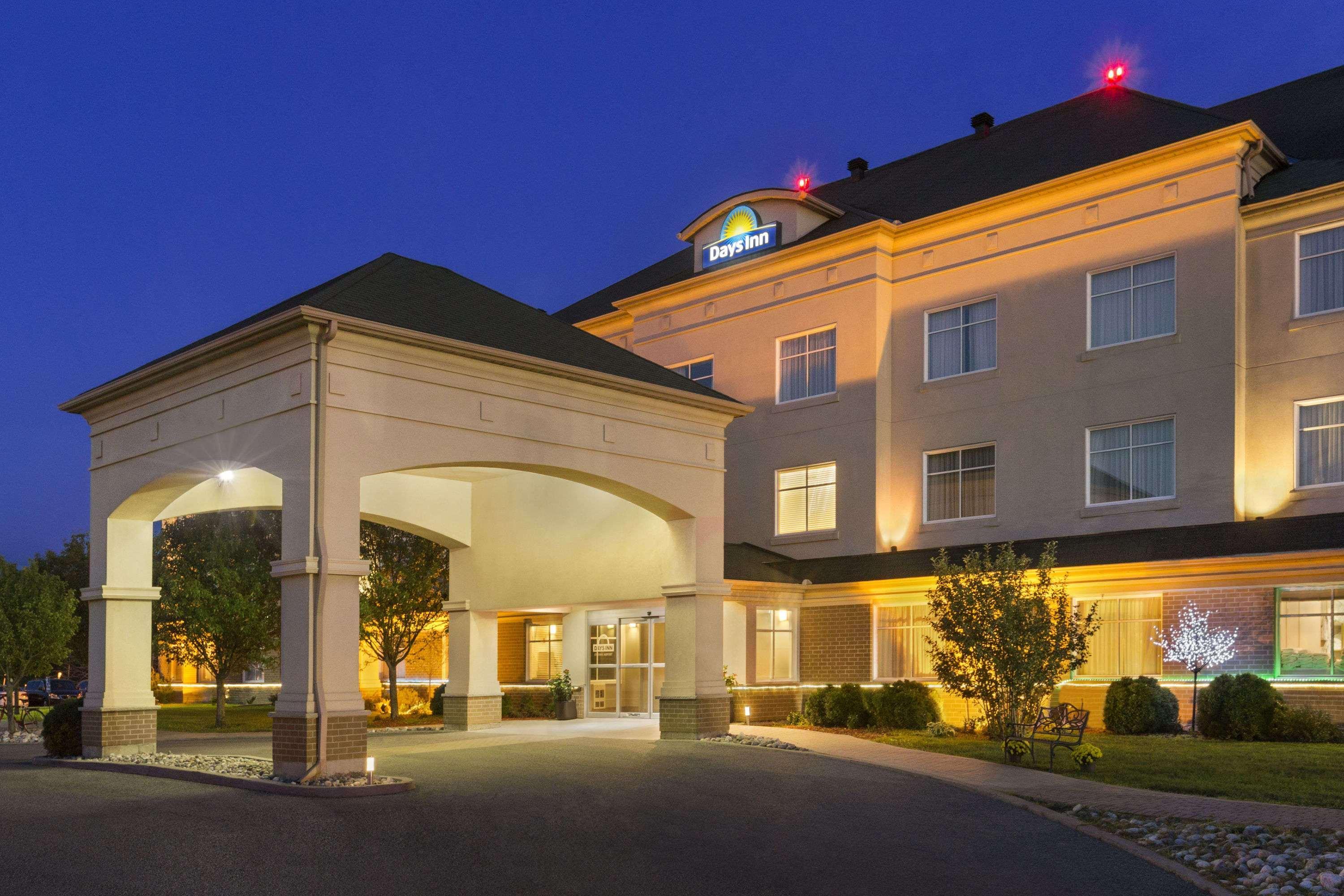 Days Inn By Wyndham Ottawa Airport Exterior foto