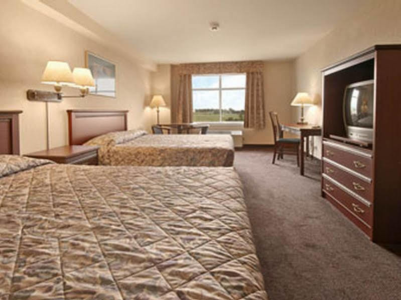 Days Inn By Wyndham Ottawa Airport Exterior foto